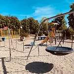 Smart Athen Mit Terrasse, Ca 15min Europapark, Rulantica 木屋